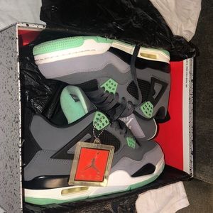 Air Jordan 4 “Green Glow”